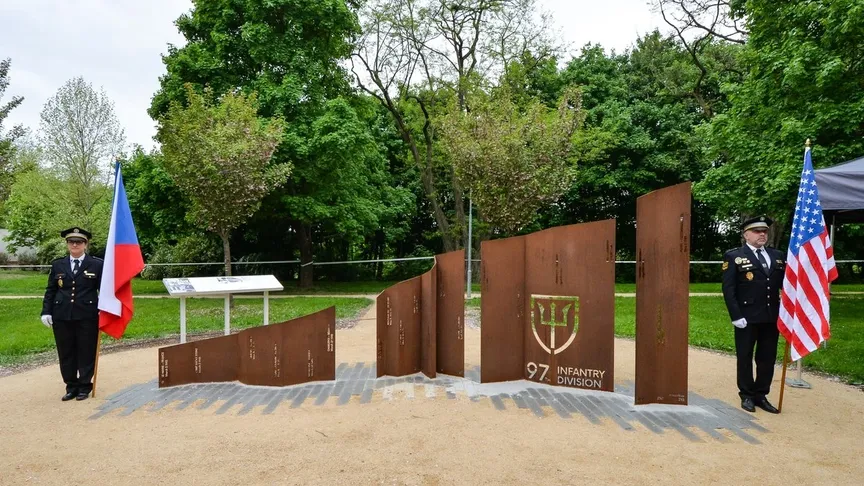 Vojenský cortenový pamätník, Plzeň